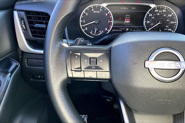 Used 2025 Nissan Rogue S FWD image 11