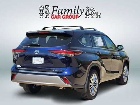 New 2026 Toyota Highlander Platinum image 4