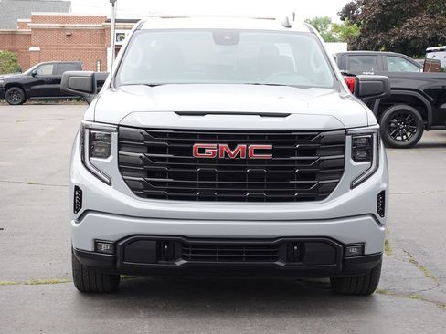Used 2024 GMC Sierra 1500 Elevation AWD/4WD image 6