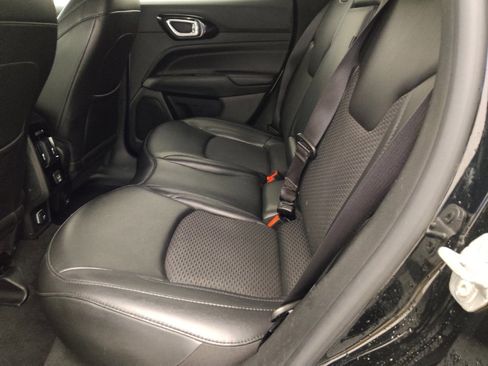 Used 2022 Jeep Compass Latitude FWD image 18