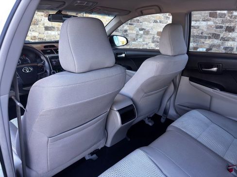 Used 2014 Toyota Camry LE image 39