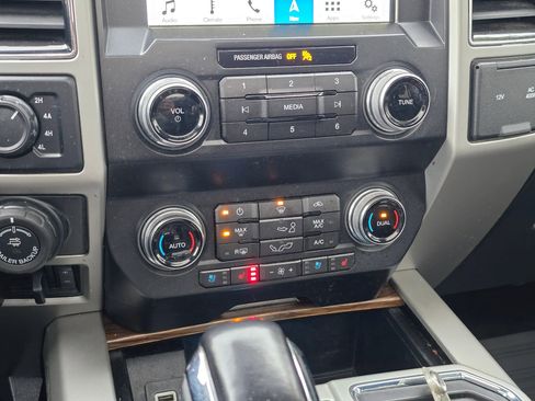 Used 2019 Ford F150 Lariat w/ Equipment Group 502A Luxury image 24