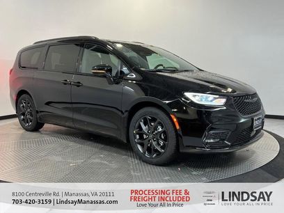 New 2026 Chrysler Pacifica Limited w/ S Appearance Package