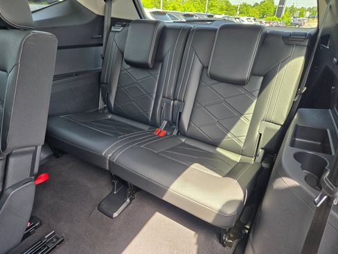 Used 2024 Volkswagen Atlas SE FWD image 32