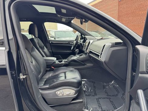 Used 2016 Porsche Cayenne w/ Premium Package Plus image 11