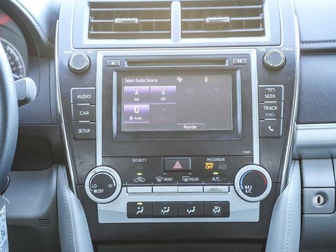 Used 2014 Toyota Camry LE image 14