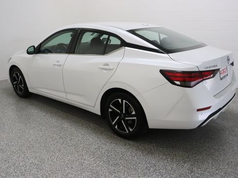 Used 2024 Nissan Sentra SV FWD image 9