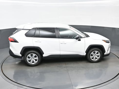 Used 2024 Toyota RAV4 LE image 39