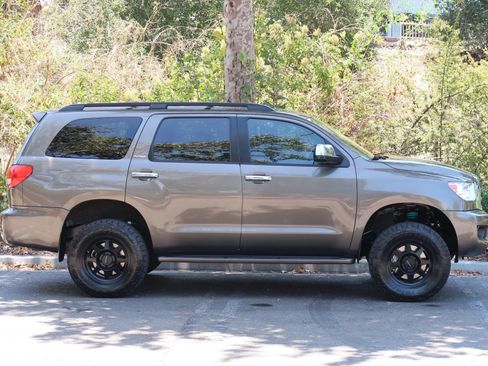 Used 2012 Toyota Sequoia Platinum AWD/4WD image 15
