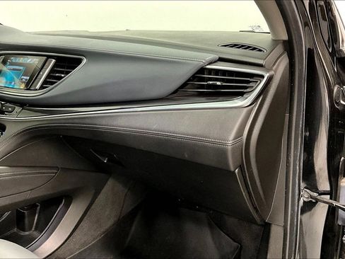 Used 2019 Buick Enclave Essence image 19