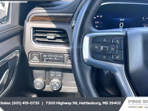 Used 2023 Chevrolet Suburban Premier RWD image 23