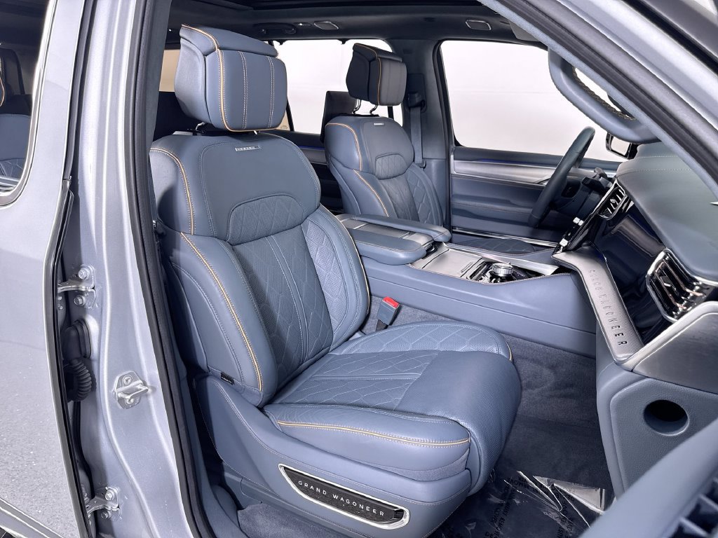 Used 2023 Jeep Grand Wagoneer L Series III w/ Rear Seat Video Group 1 AWD/4WD image 26
