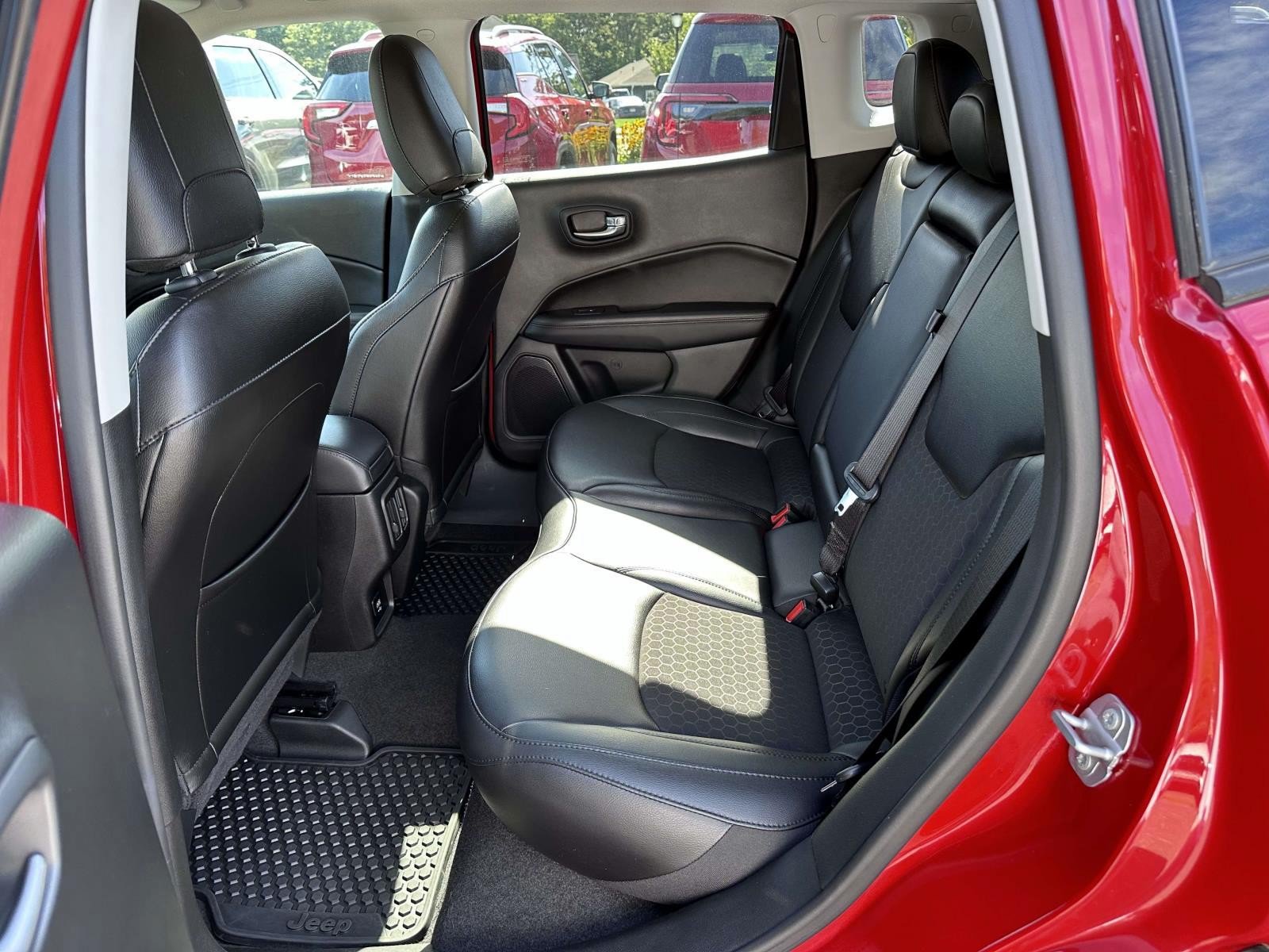 Used 2020 Jeep Compass Latitude AWD/4WD image 12