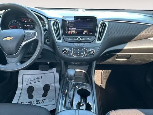 Used 2022 Chevrolet Malibu LT FWD image 11