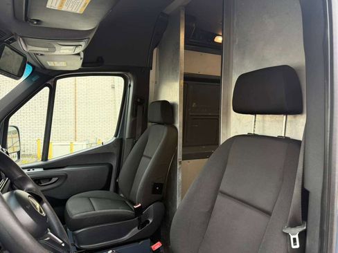 Used 2019 Mercedes-Benz Sprinter 144 image 21