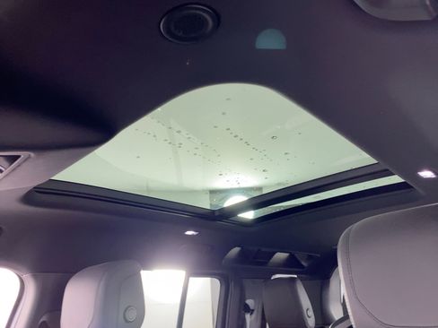 Used 2023 Land Rover Defender 110 V8 image 12