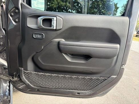 Used 2023 Jeep Gladiator Rubicon image 10