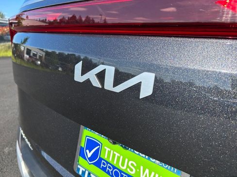 Used 2025 Kia Carnival FWD image 36