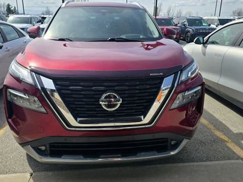 Used 2021 Nissan Rogue Platinum image 2