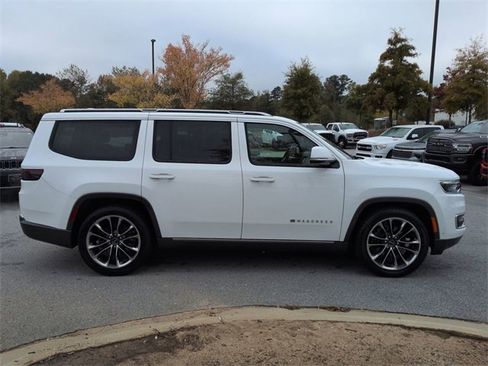 Used 2022 Jeep Wagoneer Series III w/ Premium Group I image 3