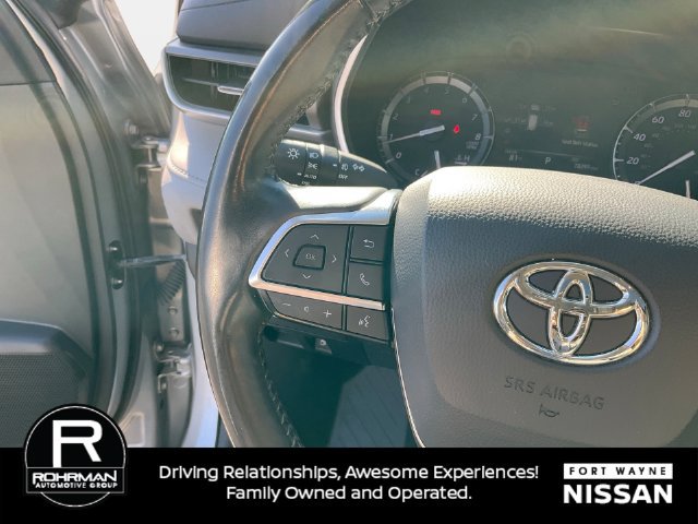 Used 2021 Toyota Highlander XLE AWD/4WD image 21