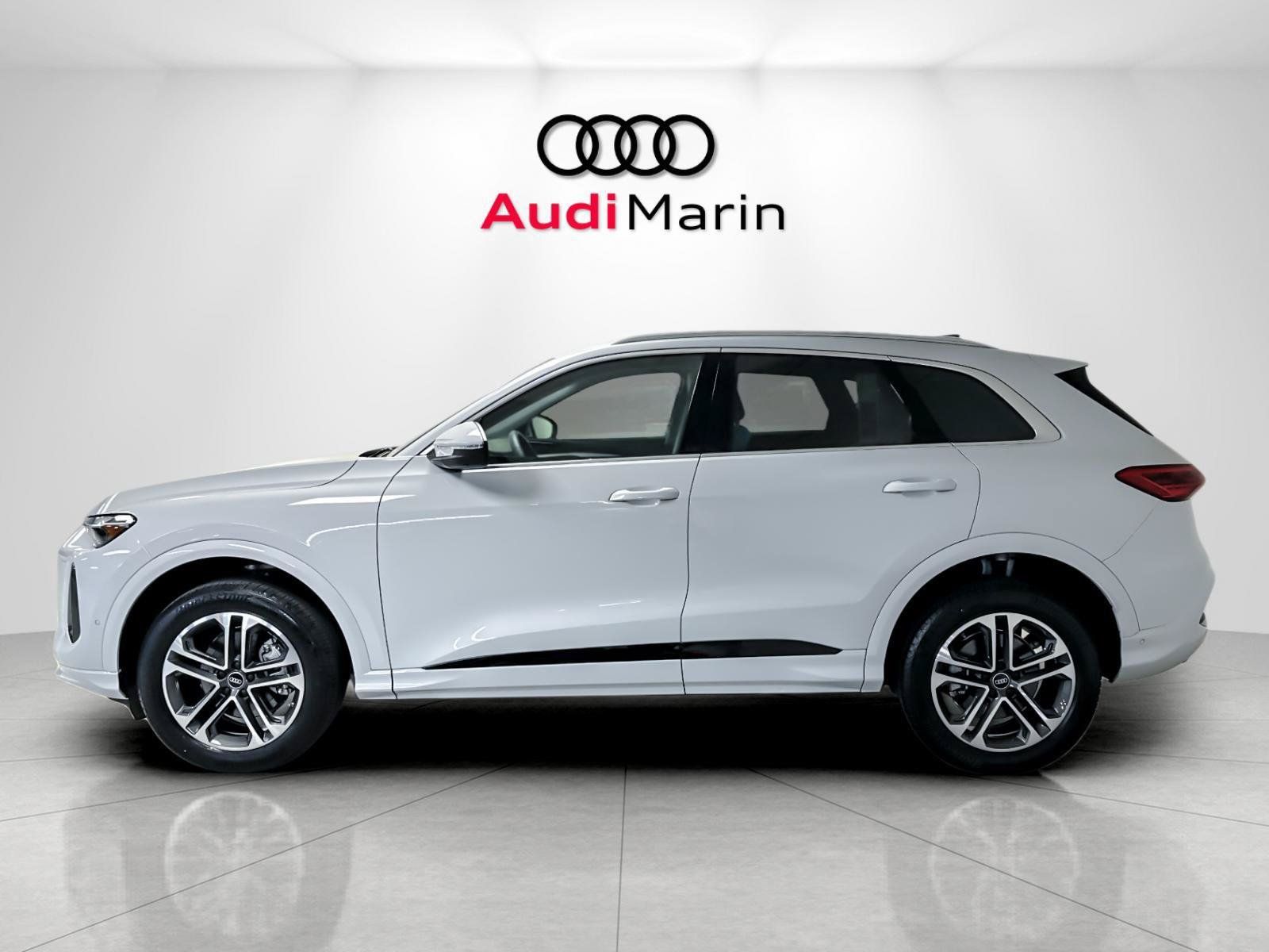 Used 2025 Audi Q5 Premium AWD/4WD image 2