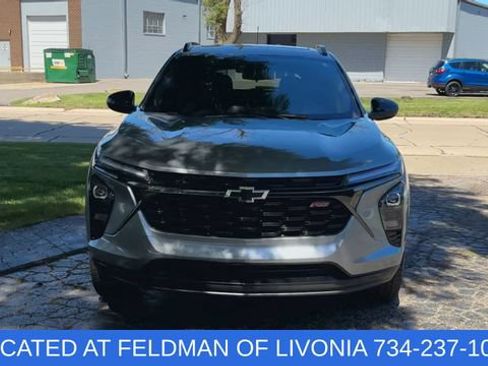 Used 2024 Chevrolet Trax RS w/ Sunroof Package FWD image 3