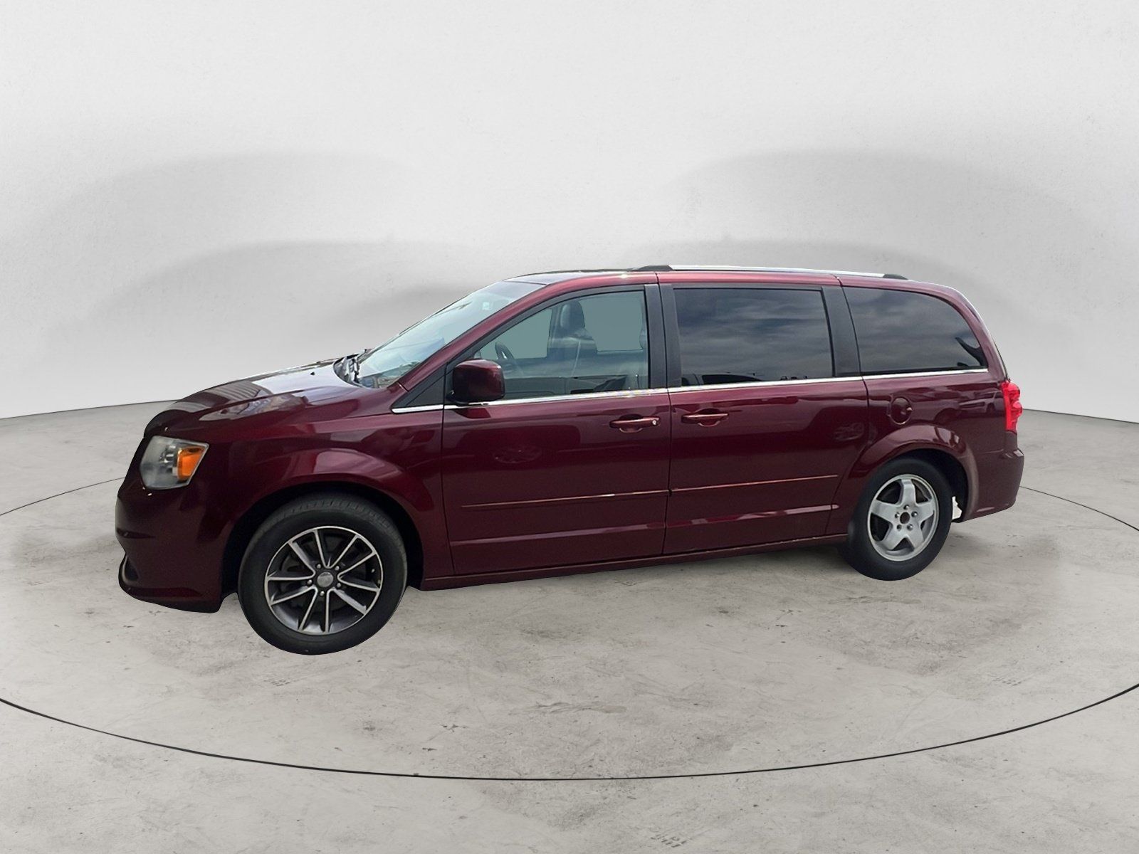 Used 2017 Dodge Grand Caravan SXT FWD image 3