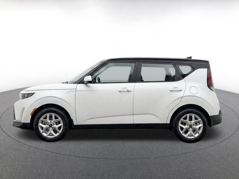 Used 2025 Kia Soul LX w/ LX Technology Package FWD image 4