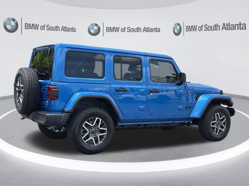 Used 2025 Jeep Wrangler Unlimited Sahara AWD/4WD image 24
