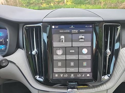 Certified 2023 Volvo XC60 B5 Plus w/ Climate Package AWD/4WD image 19