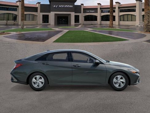 New 2026 Hyundai Elantra SE FWD image 7