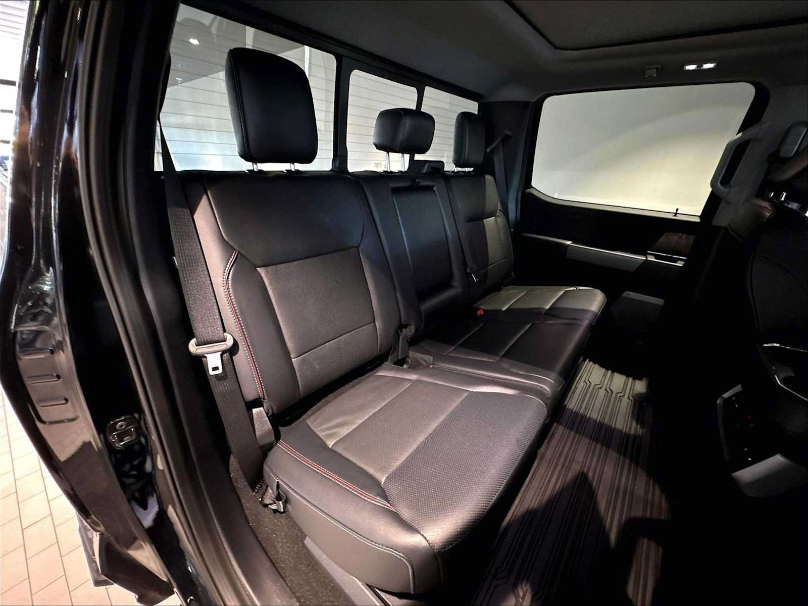 Used 2024 Ford F250 Lariat w/ Lariat Ultimate Package AWD/4WD image 34
