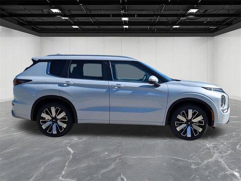 New 2025 Mitsubishi Outlander SEL image 6