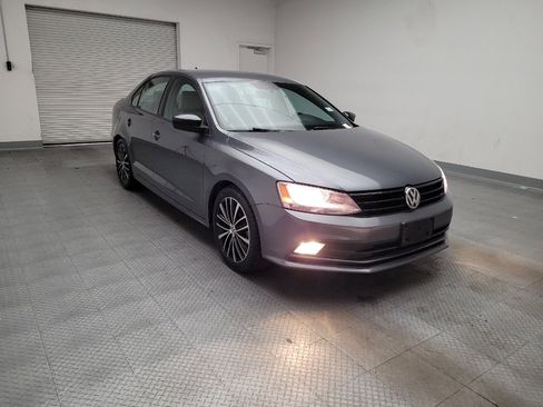 Used 2016 Volkswagen Jetta Sport image 13