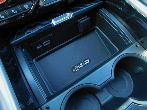 Used 2023 GMC Yukon XL Denali image 14