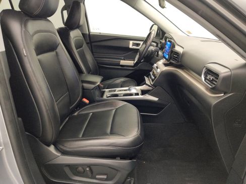 Used 2020 Ford Explorer XLT w/ Equipment Group 202A RWD image 21