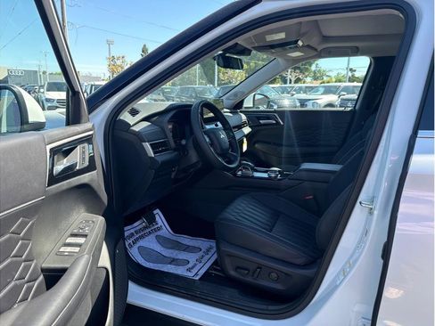 Used 2025 Mitsubishi Outlander SEL image 10