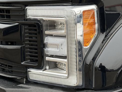 Used 2019 Ford F250 Lariat w/ Lariat Ultimate Package image 18