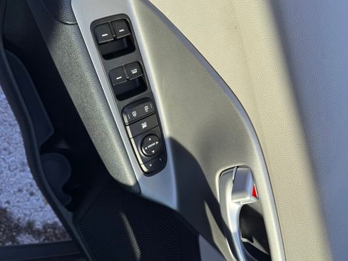 Used 2019 Kia Niro LX image 22