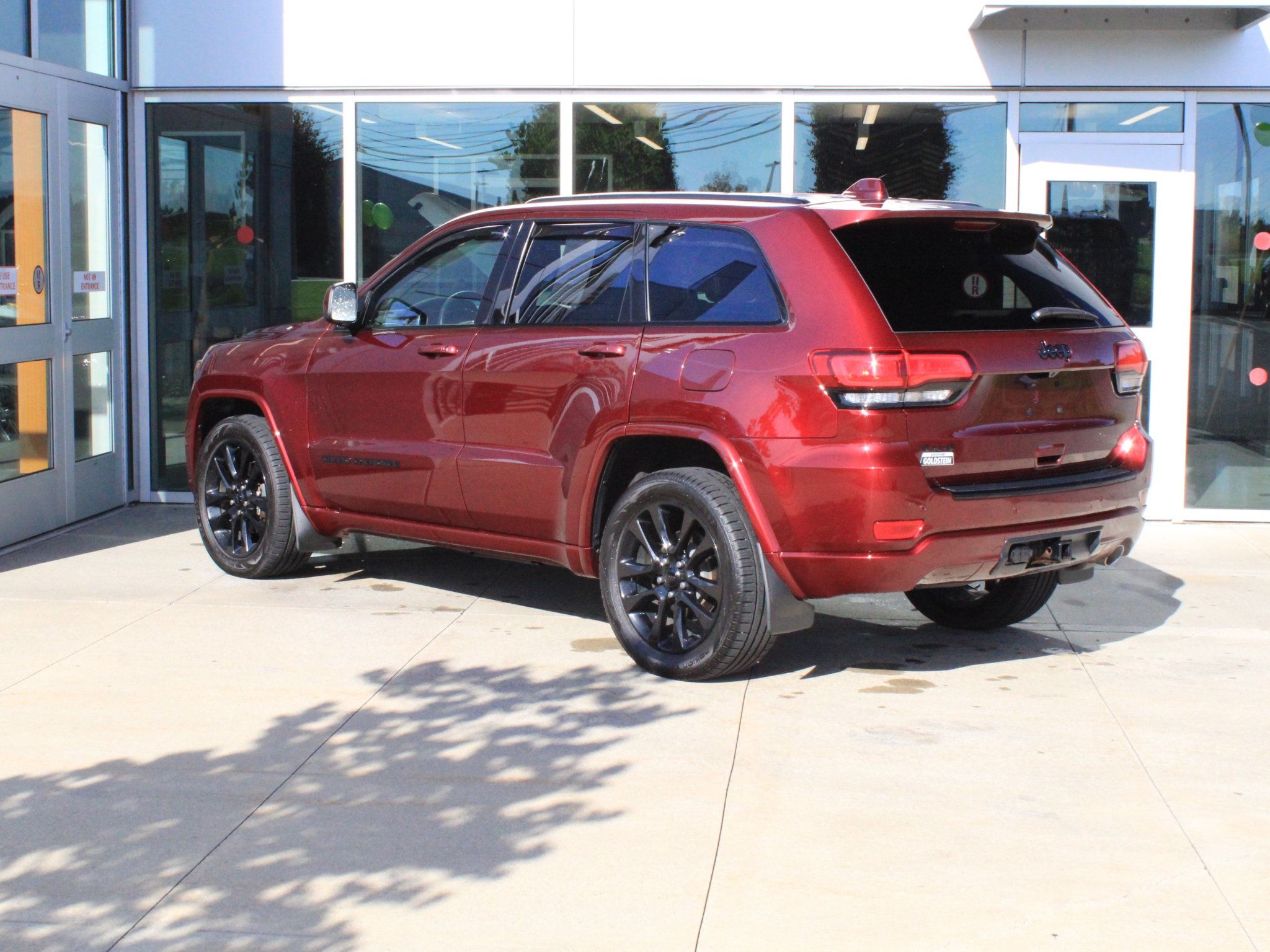Used 2018 Jeep Grand Cherokee Altitude AWD/4WD image 8