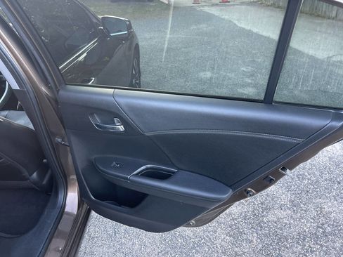 Used 2017 Honda Accord EX-L image 18