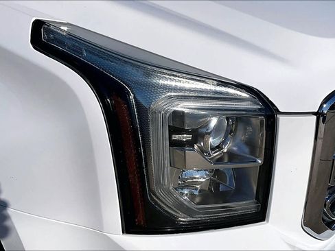 Used 2019 GMC Yukon XL SLT w/ Open Road Package image 27