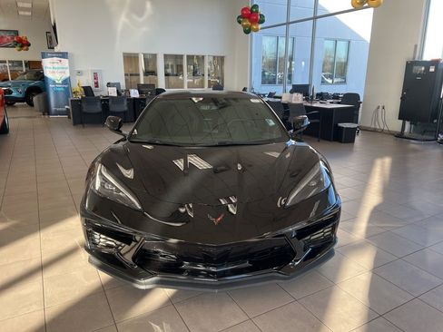 Used 2022 Chevrolet Corvette Stingray Coupe w/ Z51 Performance Package image 2