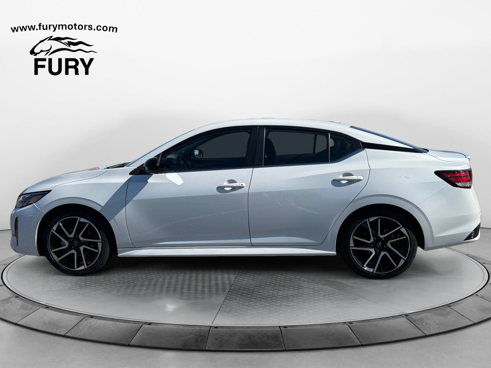 Used 2025 Nissan Sentra SR FWD image 9