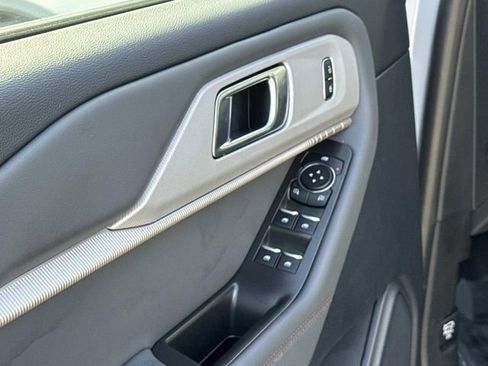 Used 2025 Ford Explorer Active image 17