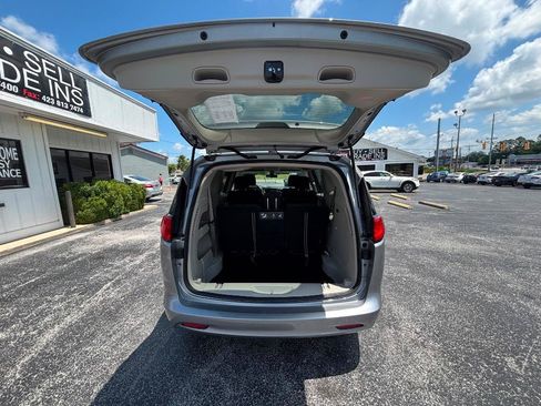 Used 2021 Chrysler Voyager LX FWD image 28