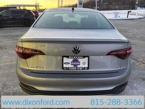 Used 2024 Volkswagen Jetta SE image 6