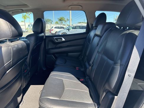 Used 2015 Nissan Pathfinder Platinum image 10