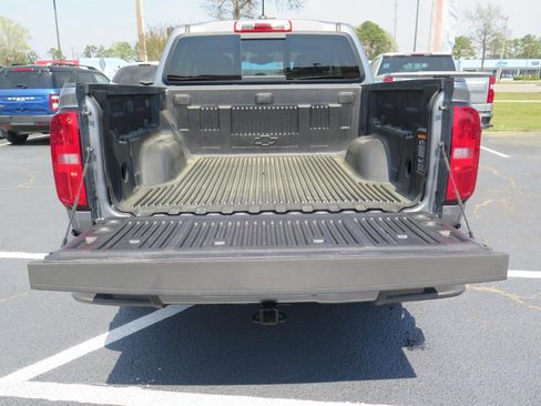 Used 2022 Chevrolet Colorado LT w/ LT Convenience Package image 17